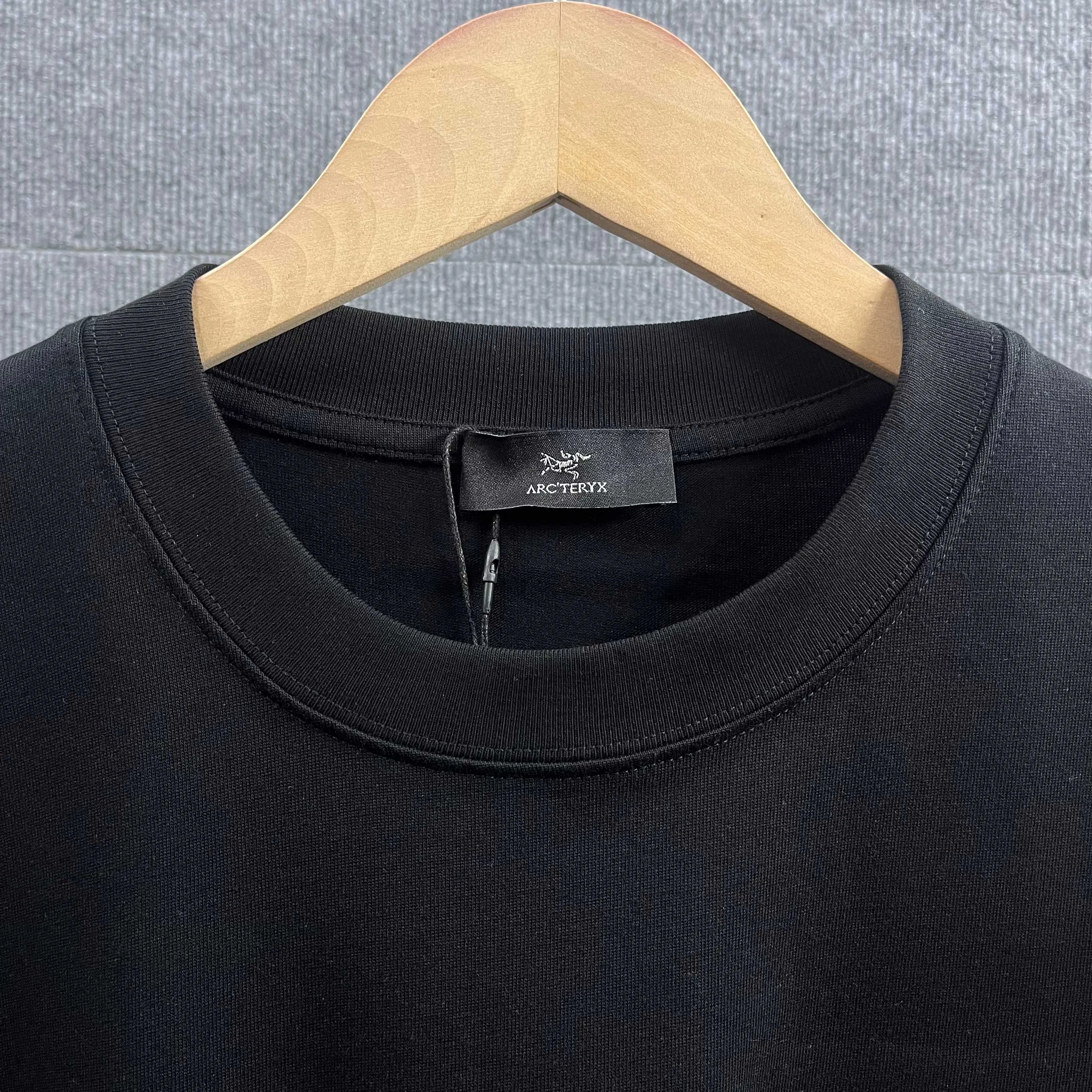 ARC'TER* * * 2026 New Arrival Classic logo T Same Style ：Black White Size： S （90-130 ） M （120-150 ） L （140-165 ） XL （160-180 ） XXL （180 ）